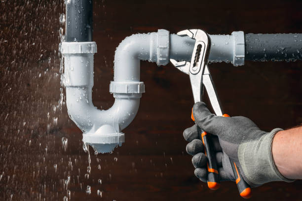 Professional Gas Line Repair technician working in Pine Island, TX
